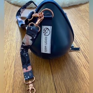 Sarah Wells Milkwear Case for Wearable Pumps (Navy/Le Floral)